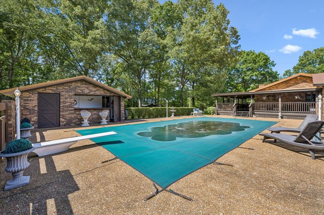 755 Utsi Rd, Estill Springs, TN 37330