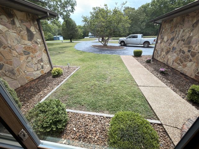 755 Utsi Rd, Estill Springs, TN 37330