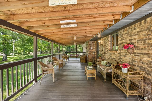 755 Utsi Rd, Estill Springs, TN 37330