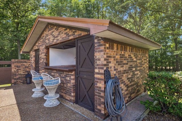 755 Utsi Rd, Estill Springs, TN 37330