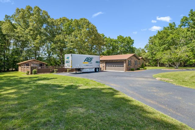 755 Utsi Rd, Estill Springs, TN 37330