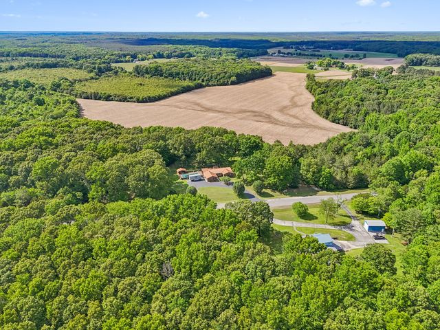 755 Utsi Rd, Estill Springs, TN 37330
