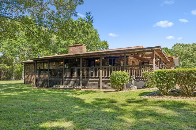755 Utsi Rd, Estill Springs, TN 37330