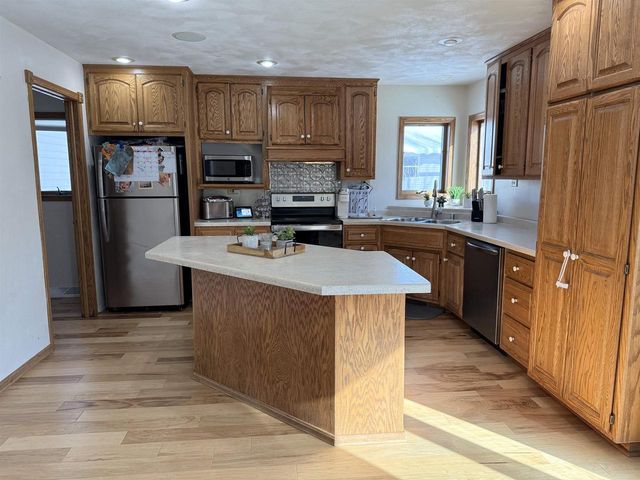 3608 S BERRYFIELD LANE, Appleton, WI 54915