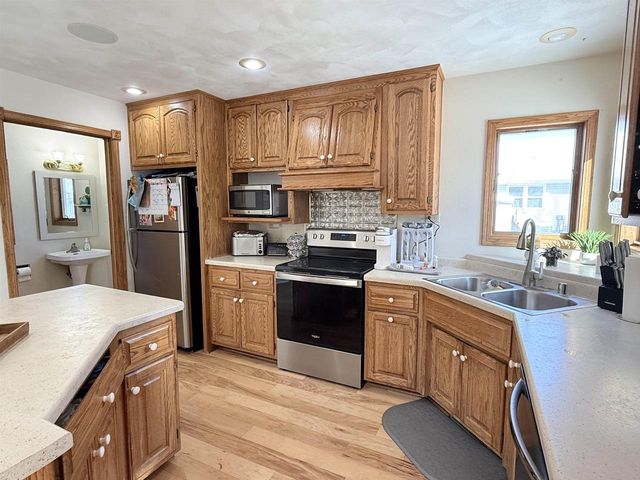 3608 S BERRYFIELD LANE, Appleton, WI 54915