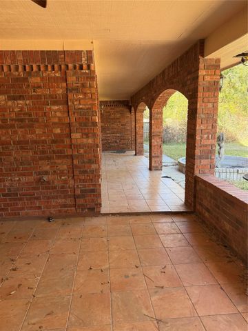 5934 Deerwood Drive, Conroe, TX 77306