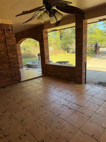 5934 Deerwood Drive, Conroe, TX 77306