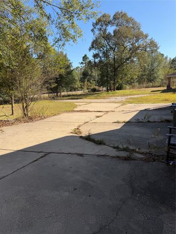 5934 Deerwood Drive, Conroe, TX 77306