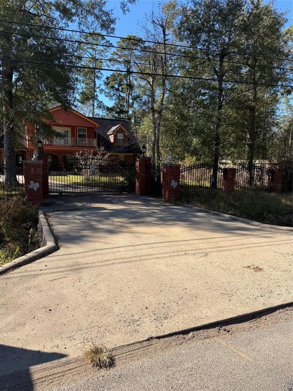 5934 Deerwood Drive, Conroe, TX 77306