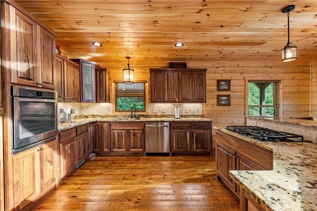 460 Wikle Drive, Ellijay, GA 30540
