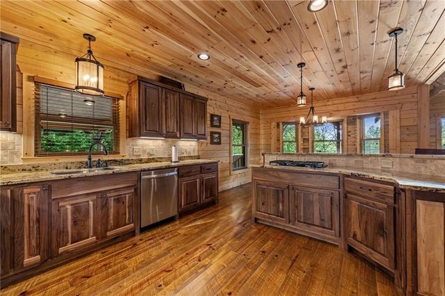 460 Wikle Drive, Ellijay, GA 30540