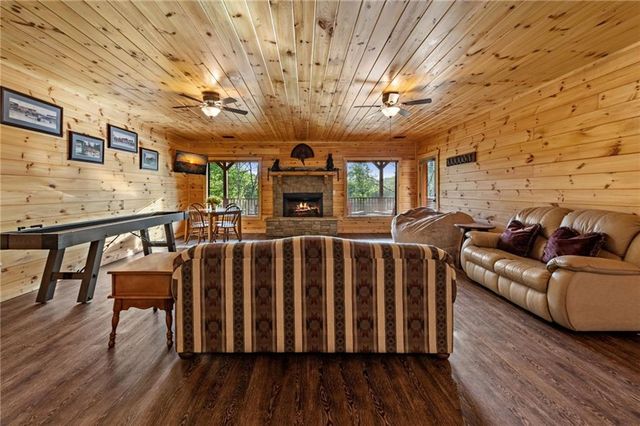 460 Wikle Drive, Ellijay, GA 30540