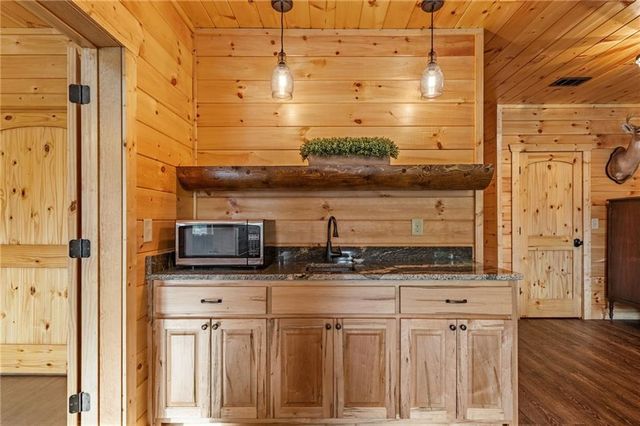 460 Wikle Drive, Ellijay, GA 30540