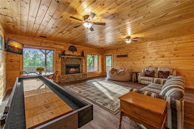 460 Wikle Drive, Ellijay, GA 30540