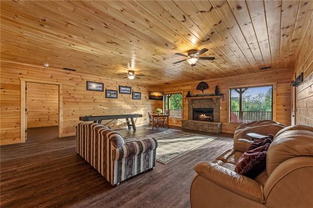 460 Wikle Drive, Ellijay, GA 30540