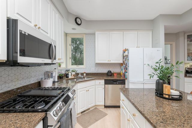 7423 Fawn Hill Road, Chanhassen, MN 55317