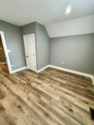 2713 W Gladys Avenue 3, Chicago, IL 60612