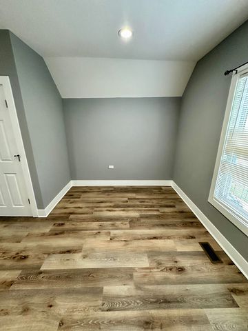 2713 W Gladys Avenue 3, Chicago, IL 60612