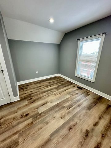 2713 W Gladys Avenue 3, Chicago, IL 60612