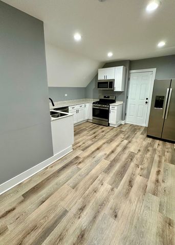 2713 W Gladys Avenue 3, Chicago, IL 60612