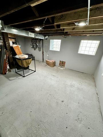 2713 W Gladys Avenue 3, Chicago, IL 60612