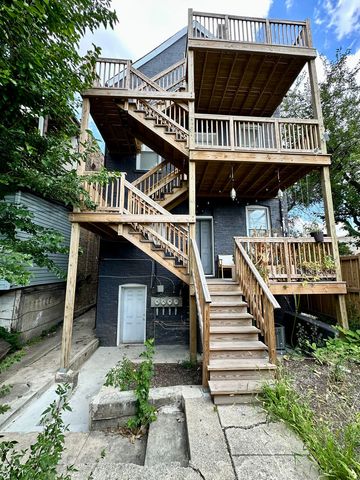 2713 W Gladys Avenue 3, Chicago, IL 60612