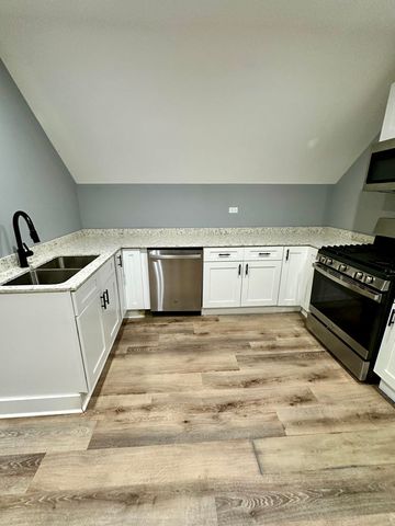 2713 W Gladys Avenue 3, Chicago, IL 60612