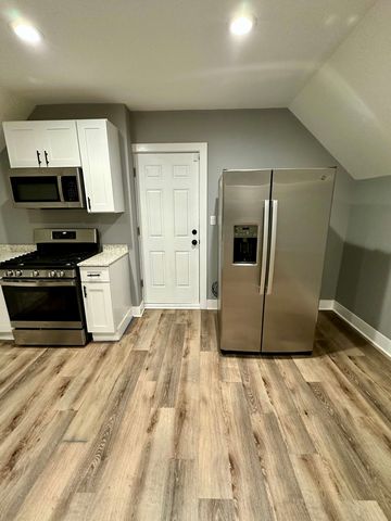 2713 W Gladys Avenue 3, Chicago, IL 60612