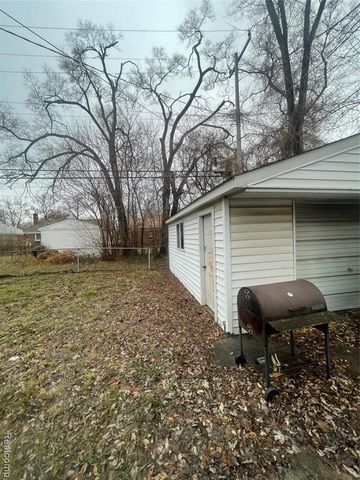 17587 Strathmoor Street, Detroit, MI 48235