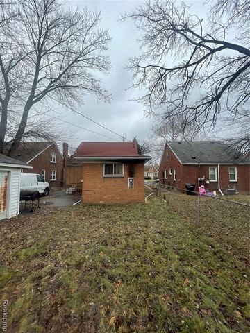 17587 Strathmoor Street, Detroit, MI 48235