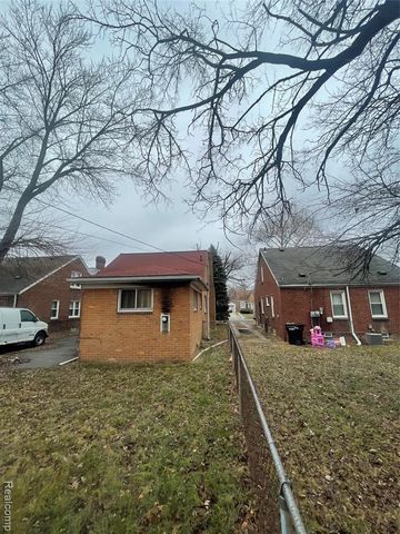 17587 Strathmoor Street, Detroit, MI 48235
