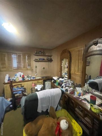 17587 Strathmoor Street, Detroit, MI 48235