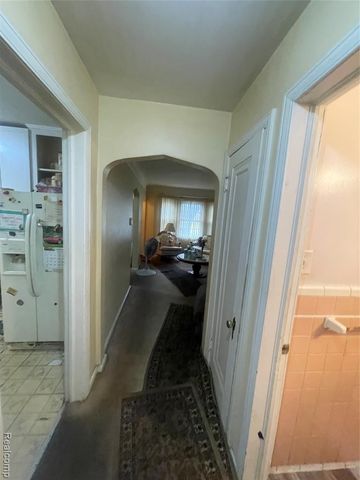 17587 Strathmoor Street, Detroit, MI 48235