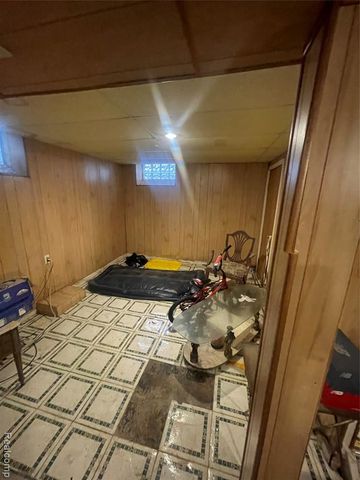 17587 Strathmoor Street, Detroit, MI 48235