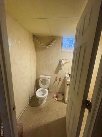 17587 Strathmoor Street, Detroit, MI 48235