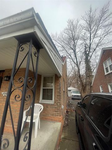 17587 Strathmoor Street, Detroit, MI 48235
