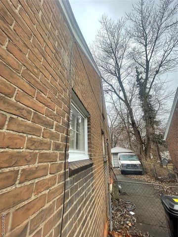 17587 Strathmoor Street, Detroit, MI 48235