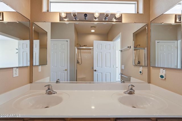 3220 E GLENEAGLE Drive, Chandler, AZ 85249