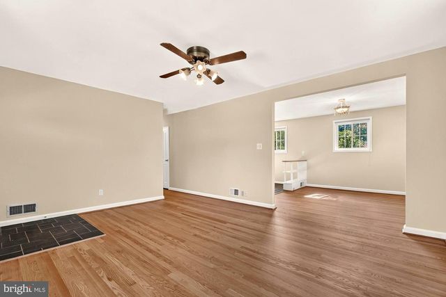 11407 GRAYLING LN, Rockville, MD 20852