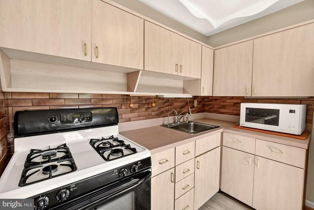 11407 GRAYLING LN, Rockville, MD 20852