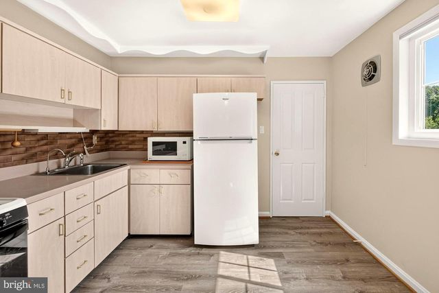 11407 GRAYLING LN, Rockville, MD 20852