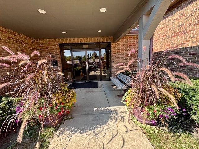 7737 W Golf Drive 101, Palos Heights, IL 60463