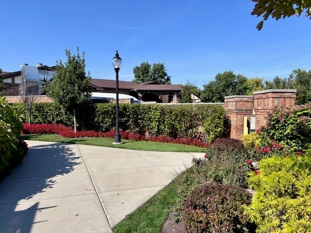 7737 W Golf Drive 101, Palos Heights, IL 60463