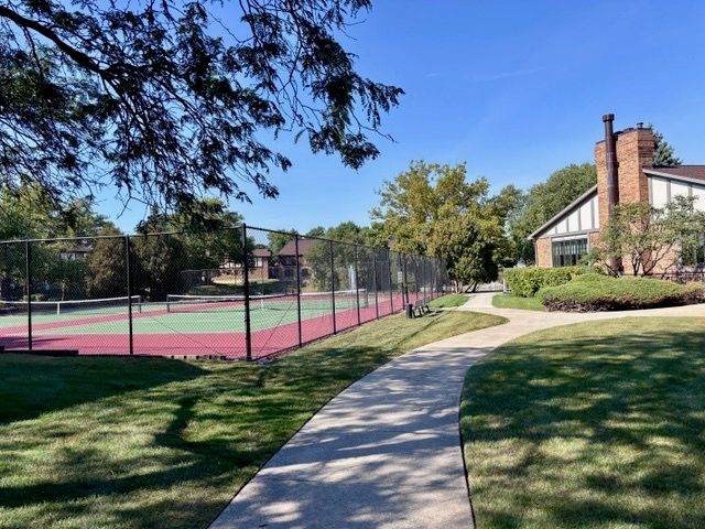 7737 W Golf Drive 101, Palos Heights, IL 60463