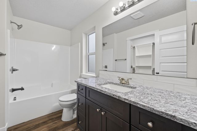 605 E Eureka Ave, Pasco, WA 99301