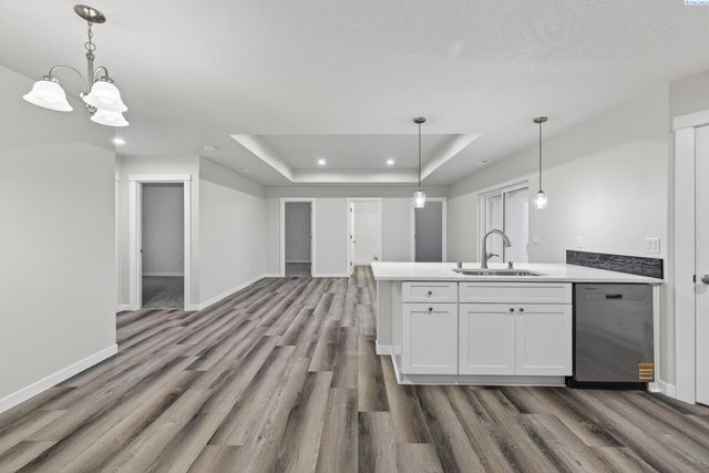 605 E Eureka Ave, Pasco, WA 99301