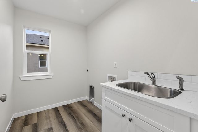 605 E Eureka Ave, Pasco, WA 99301