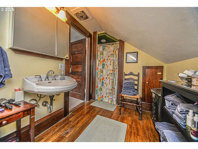 80406 BODINE Rd, Clatskanie, OR 97016