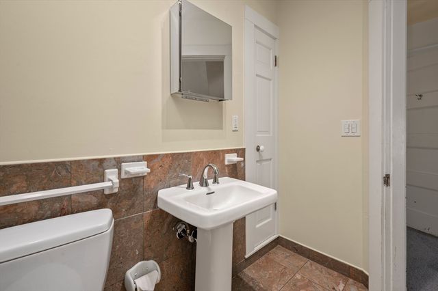 177 Main St A, Amesbury, MA 01913