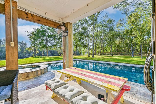 3100 Massengale Lane, Webster, TX 77598